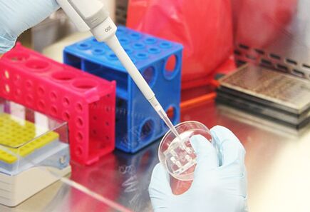 Examiner les tests de la patiente avant de procéder à une augmentation mammaire