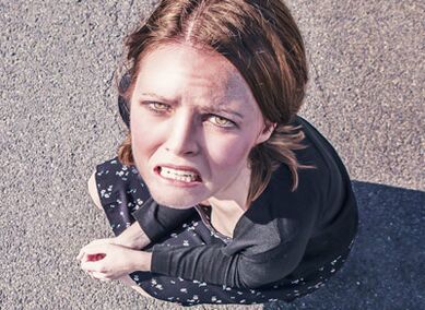 La jeune fille a dû faire face aux conséquences d'une augmentation mammaire